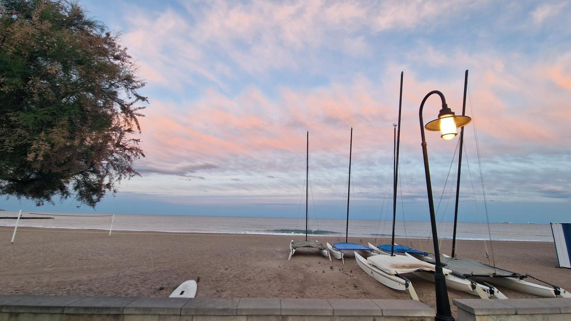 Apartamento De 1 Habitacion Frente Al Mar Y Con Piscina Leilighet Benicàssim Eksteriør bilde